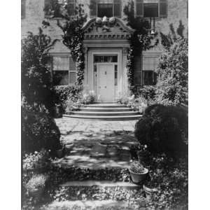  1927 photo Walkway leading to entrance of Chatham Manor 