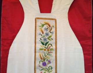 VESTMENT   Antique White SILK CHASUBLE with extremely fine needlework 