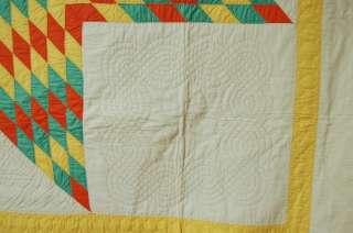 The CHEERY COLORS and DENSE QUILTING make this vintage COLLECTORS 