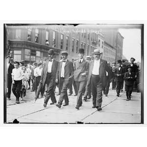  T.J. Haines,P.C. Haines,Jr. leaving court,spectators