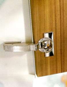    CLOSING CLIP TOP HINGE WITH EURO WING PLATE BLUM SOFT CLOSE  