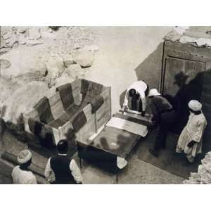 Moving the Centre Portion of One of the Beds, Tomb of Tutankhamun 