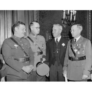  1939 photo Military surgeons convene in international 