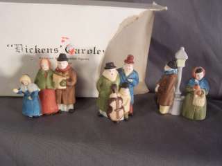 DEPT 56   Dickens Village   Accessory   Carolers   White Post   Set of 