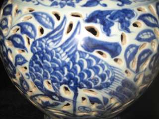 EXQUISITE ANTIQUE CHINESE MING DYNASTY PORCELAIN PEACOCK POT  