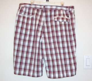 Up for your consideration is a New with Tags pair of shorts from Vans 