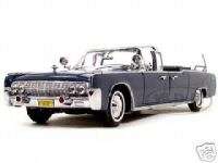 1961 LINCOLN X 100 KENNEDY LIMOUSINE 124 DIECAST MODEL  