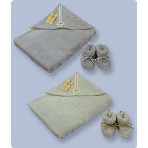  Luxurious Hooded Blanket and Booties by Hub Cap Baby