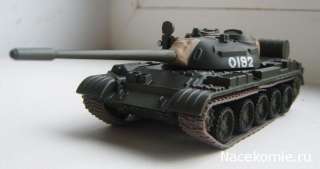 72 T 54 or T 55 Soviet Tank diecast model & Fabbri Magazine 25 or 12 