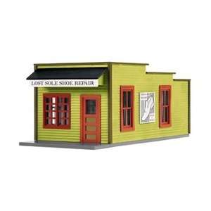   MTH RailKing Small Country Store Lost Sole Shoe Repair Toys & Games