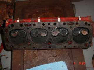 NAA 600 FORD TRACTOR ENGINE CYLINDER HEAD FORD 700 2000  