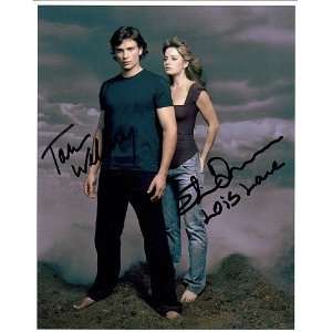  Tom Welling and Erica Durance in Smallville with both 