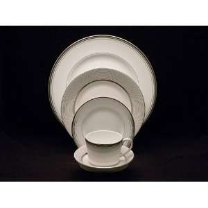  Monique Lhuillier Platine Eight 5 Pc Place Settings 